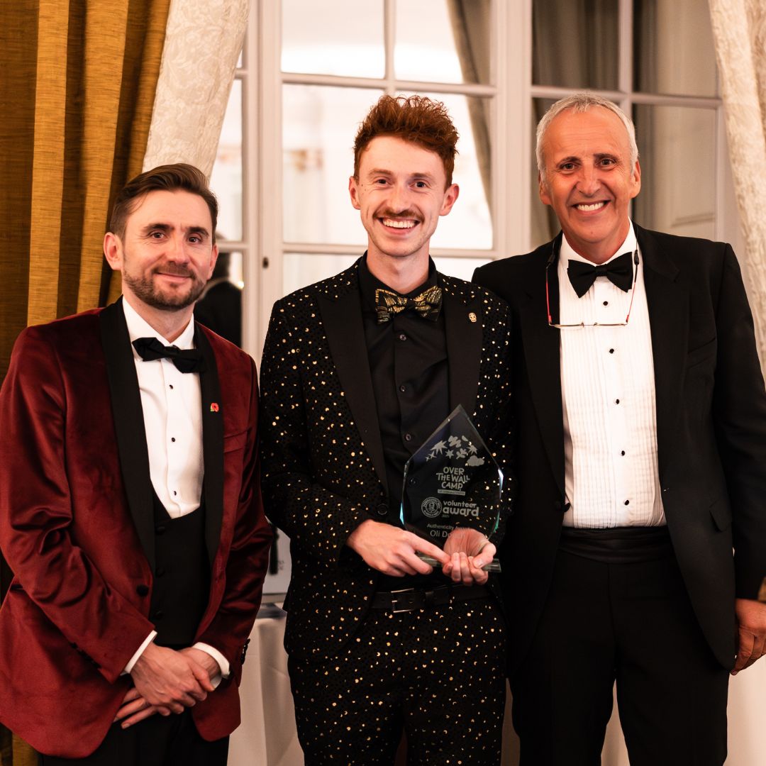 Kevin Durham presenting an award to a winner